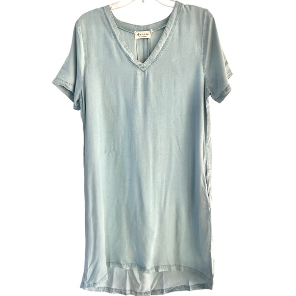Ellison Dresses & Skirts - Denim V-Neck Short Sleeve Dress With Pockets